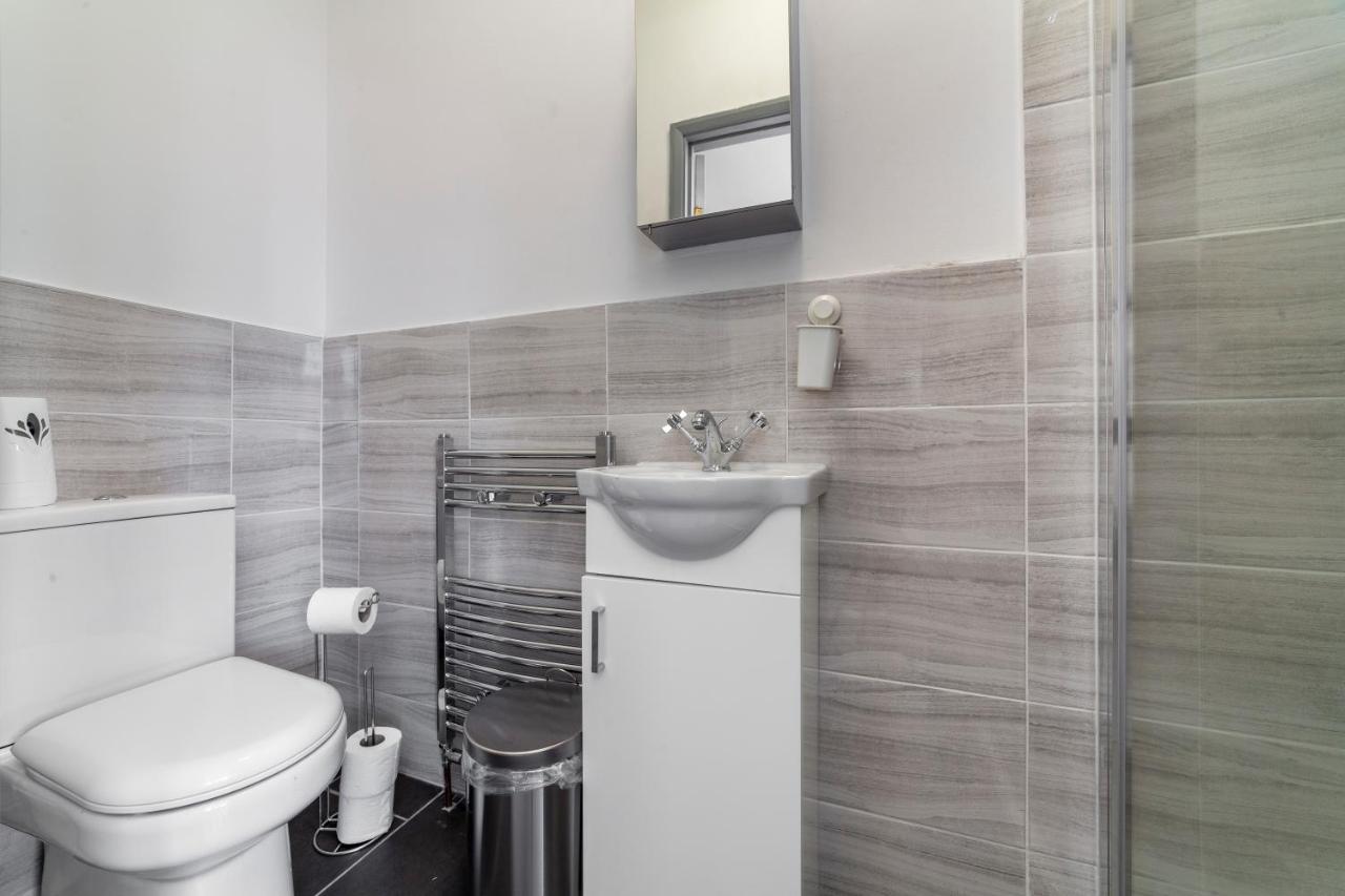 Highlands Gardens Suites Илфорд Екстериор снимка