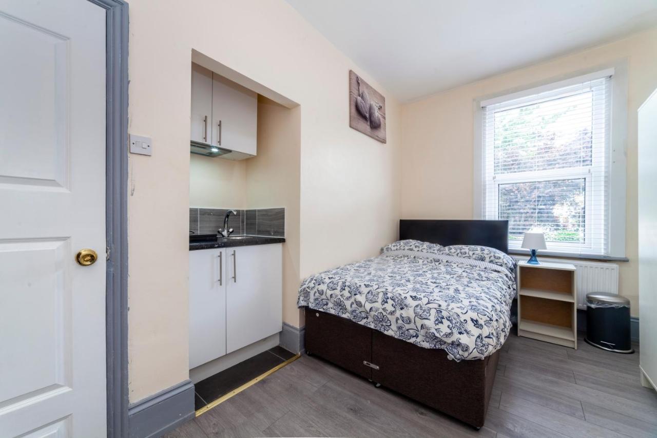 Highlands Gardens Suites Илфорд Екстериор снимка