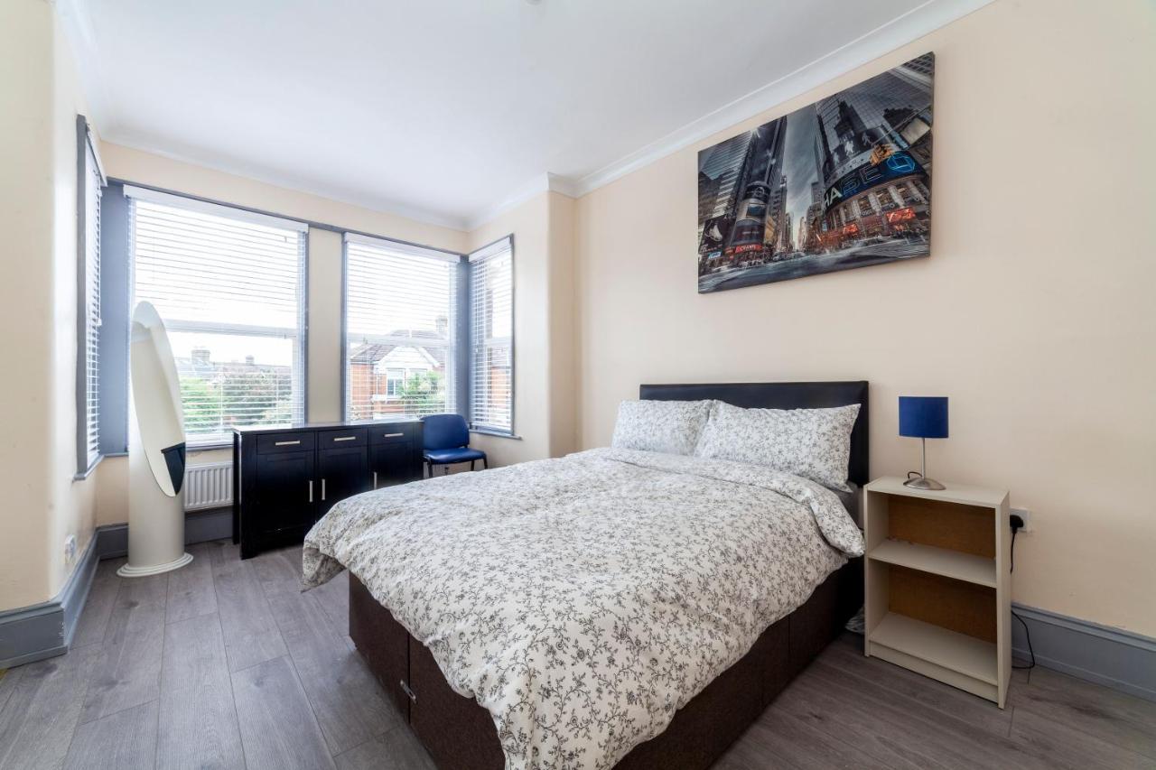 Highlands Gardens Suites Илфорд Екстериор снимка