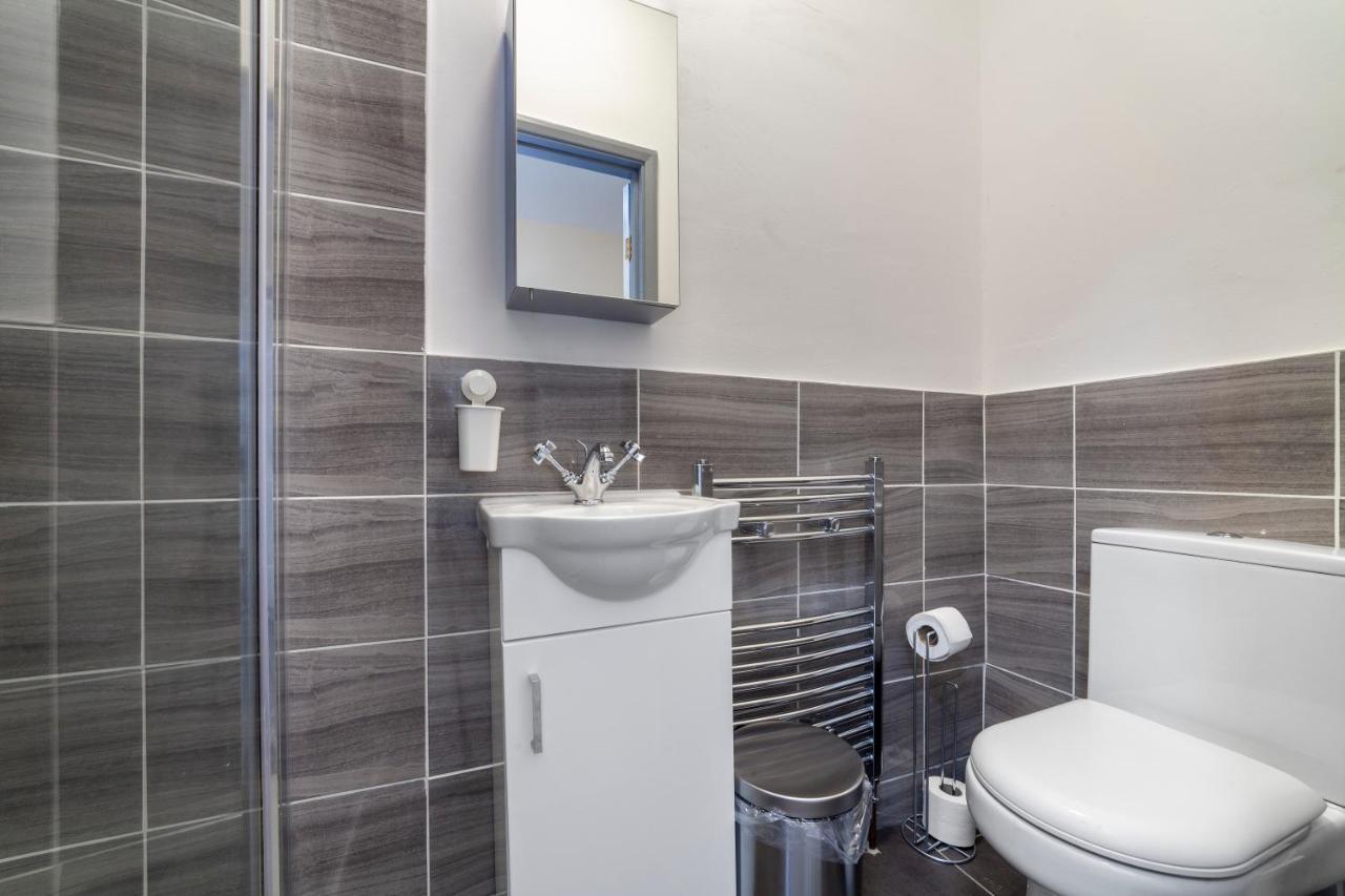 Highlands Gardens Suites Илфорд Екстериор снимка