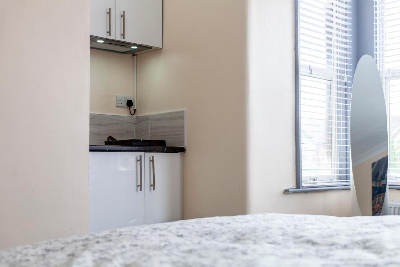 Highlands Gardens Suites Илфорд Екстериор снимка
