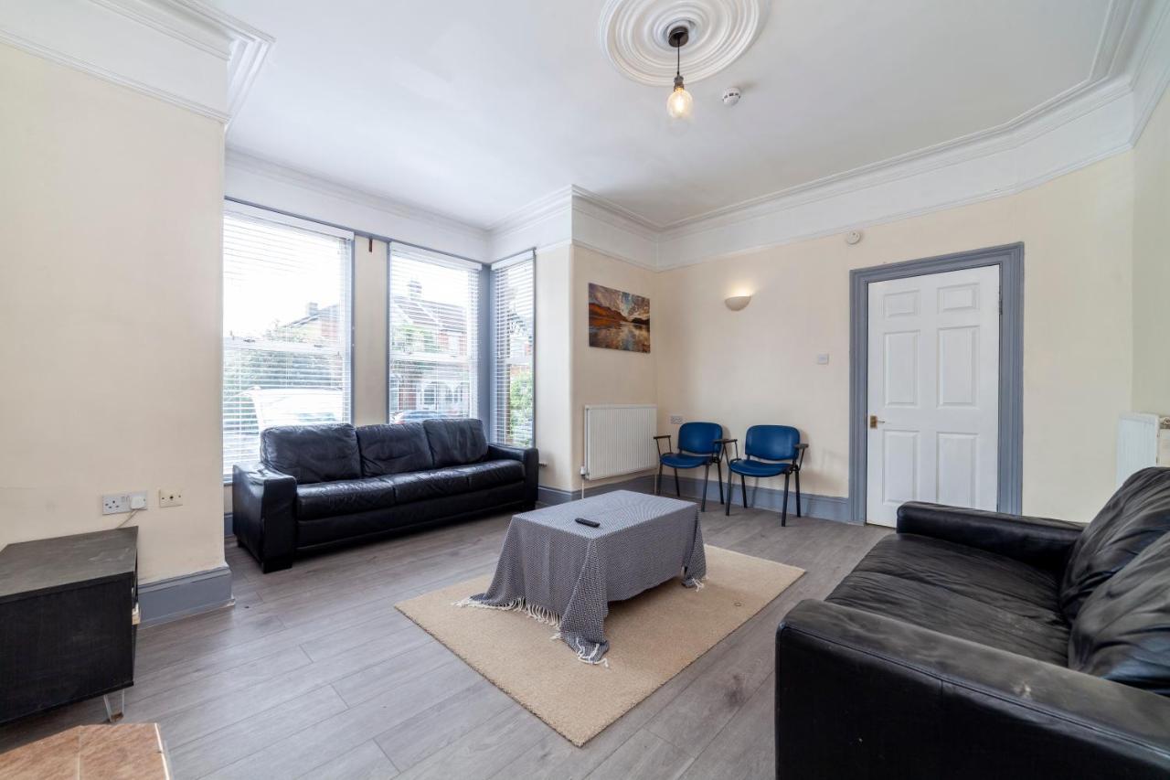 Highlands Gardens Suites Илфорд Екстериор снимка