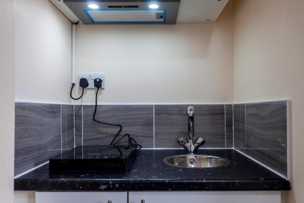 Highlands Gardens Suites Илфорд Екстериор снимка