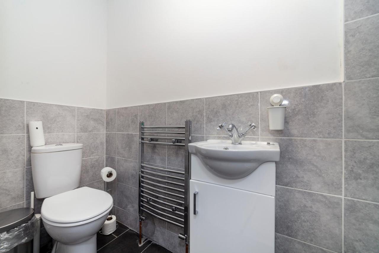 Highlands Gardens Suites Илфорд Екстериор снимка