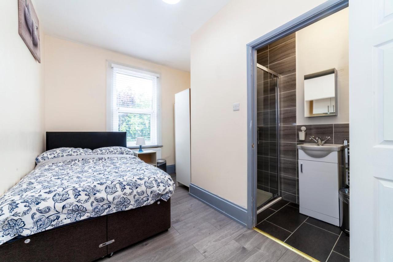 Highlands Gardens Suites Илфорд Екстериор снимка