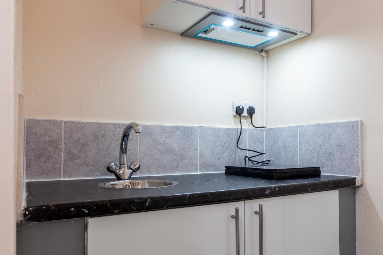 Highlands Gardens Suites Илфорд Екстериор снимка